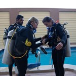 dive hurghada-diver-team-crew-boddy check-open water-padi-padi open water-hurghada-egypt-aqua lung