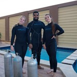 dive hurghada-diver-diving-team-crew-fun-smile-diving equipent
